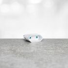 En vit trdls Z-Wave-strmbrytare frn Namron med tta smala tryckknappar monterad p vgg, samt tv alternativ med frre knappar, idealisk fr smart styrning. Finns hos Elbutik.se.