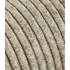 Textilkabel Linne Beige 2x0,75mm² Närbild av en ljusbeige, rund textilkabel med naturlig linnekaraktär och tät vävning. Kabeln ger en varm och rustik känsla