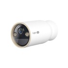 En vit 4K-vervakningskamera med tv LED-lampor och lins framtill, mrkt &quot;Tapo 4K&quot;, visas i nrbild mot vit bakgrund.