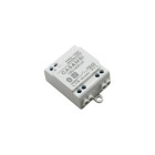 En Casambi CBU-ASD-LR dimmermodul visas i sned vinkel med mrkta anslutningar fr 220240&amp;#8239;V, Bluetooth-symbol och std fr analog/digital styrning.