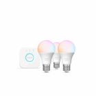 Ett startpaket frn Philips Hue med tre E27 LED-lampor och en vit Hue Bridge visas mot vit bakgrund.