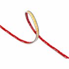 Ett flexibelt LED-listband med 3M-tejp visas i nrbild, dr lysdioderna r jmnt frdelade lngs en klar skyddsfilm