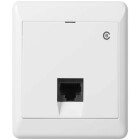Ett Elko modularuttag Cat6 UTP med en ensam RJ45-port visas monterat i ett utanp�liggande vitt h�lje