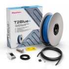 Raychem T2Blue+ elektrisk golvv�rmekabel p� rulle visas tillsammans med f�rpackning och tillbeh�r, inklusive termostat, skyddsslang och kopplingsdetaljer.