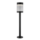 En svart solcellspollare med cylindrisk ljuskropp och smal stolpe st�r mot neutral bakgrund. Lampan sprider ett j�mnt ljus runtom och erbjuds som energieffektiv utomhusbelysning hos Elbutik.se.