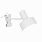 En vit kl�mlampa med justerbart lamphuvud och flexibel arm visas mot neutral bakgrund. Kl�mf�stet g�r den enkel att montera p� hyllor eller bord, en praktisk belysning fr�n Elbutik.se.