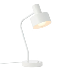 En vit bordslampa med vinklingsbart huvud st�r p� en plan yta och riktar ljuset snett ned�t f�r fokuserad belysning. Hos Elbutik.se finns denna flexibla armatur som passar f�r skrivbord eller l�sh�rnor.