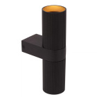 En svart cylindrisk v�gglampa med dubbla ljus�ppningar riktar ljuset b�de upp�t och ned�t, vilket skapar en effektfull belysning p� v�ggen, en stilren armatur som Elbutik.se erbjuder f�r moderna inomhusmilj�er.