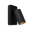 En svart justerbar v�gglampa med cylindrisk spotlight riktar ljuset ned�t, vilket ger fokuserad belysning f�r l�sning eller accentljus, en flexibel l�sning som Elbutik.se erbjuder f�r moderna och funktionella interi�rer.