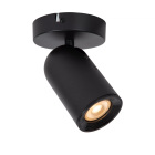 En svart takspotlight med justerbar cylindrisk ljusk�lla riktar ljuset ned�t och ger fokuserad belysning, en kompakt och stilren l�sning som Elbutik.se erbjuder f�r moderna inomhusmilj�er.