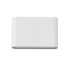 En vit v�gglampa med rektangul�r och slimmad front visas framifr�n, d�r den minimalistiska designen ger diskret ljusspridning p� v�ggytor i moderna milj�er, en stilren belysningsl�sning fr�n Elbutik.se.