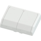 Namron Edge 2-v�gsuttag med lock INF IP44 visas st�ngt i vit design, med sl�t front och diskreta skarvar. Produkten skyddar eluttag mot fukt och damm och finns hos Elbutik.se f�r installation i b�de inomhus- och utomhusmilj�er.