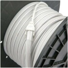 En upprullad LEDlist med vit kabel och integrerade ljuspunkter visas mot m�rk bakgrund. Designlight LEDlist Cobby 230V 3000K fr�n Elbutik.se �r framtagen f�r flexibel belysning i hem, butiker och moderna installationsmilj�er.