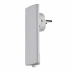 EVOLine Plug Stickpropp Platt Vit visas i sidovy som produktbild med l�g profil och jordad kontakt. Den platta konstruktionen minimerar avst�ndet mellan v�gg och ansluten utrustning, en platsbesparande l�sning som erbjuds av Elbutik.se.