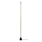 En Equinox golvlampa LED i borstat st�l visas mot vit bakgrund med slank, minimalistisk design. Elbutik.se erbjuder en modern golvlampa som ger riktad belysning f�r l�sning och vardagsrum.