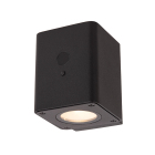 En svart Ramin V�gglampa Solcell 1W med kubformad design visas mot vit bakgrund. Elbutik.se erbjuder den soldrivna armaturen som ger ned�triktad belysning och passar f�r fasader, entr�er eller uteplatser.