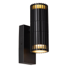 En svart v�gglampa med tv� cylindriska ribbade ljus�ppningar �r monterad p� ett rektangul�rt v�ggf�ste mot vit bakgrund. Elbutik.se erbjuder armaturen som ger b�de upp�t- och ned�triktad belysning f�r fasader och entr�er.