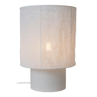 En bordslampa med cylindrisk textilsk�rm och rund betongf�rgad bas st�r t�nd mot vit bakgrund. Elbutik.se erbjuder lampan som ger ett mjukt och behagligt ljus f�r exempelvis vardagsrum eller sovrum.