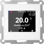En Termostat fr�n Namron med svart digital peksk�rm visar temperaturen 20,0 �C i en ljus monteringsram. Produkten hos Elbutik.se ger tydlig temperaturvisning och smidig reglering av v�rmen inomhus.