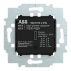 ABB USB-C Insats Saga/Impressivo 65W 1816049_qjnivi visas framifr�n med svart elektronikmodul monterad i metallram. Elbutik.se erbjuder insatsen f�r integrerad USB-C-laddning i kompatibla ABB Saga- och Impressivo-installationer.