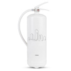 Nexa Brandsl�ckare City 6kg visas st�ende framifr�n i vit design med handtag, slang och diskret motiv p� beh�llaren. Elbutik.se erbjuder den stilrena brandsl�ckaren som s�kerhetsutrustning f�r hem och andra inomhusmilj�er.