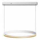 Vit pendellampa med stor ringformad ljusdel och rektangul�rt takf�ste.