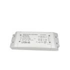 Liton LED-driver Fasdim 24V 30W visas snett uppifr�n som en platt, vit rektangul�r enhet med tryckt m�rkning och anslutningar i kort�ndarna. Elbutik.se erbjuder drivern f�r styrning av LED-belysning.